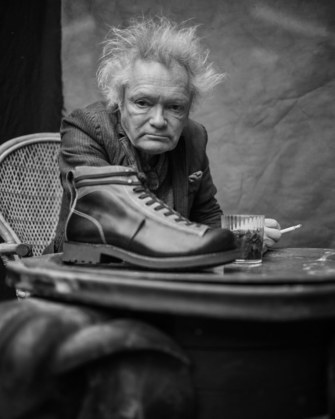 Bum Society boot Diva closely inspected by Claes Bondelid