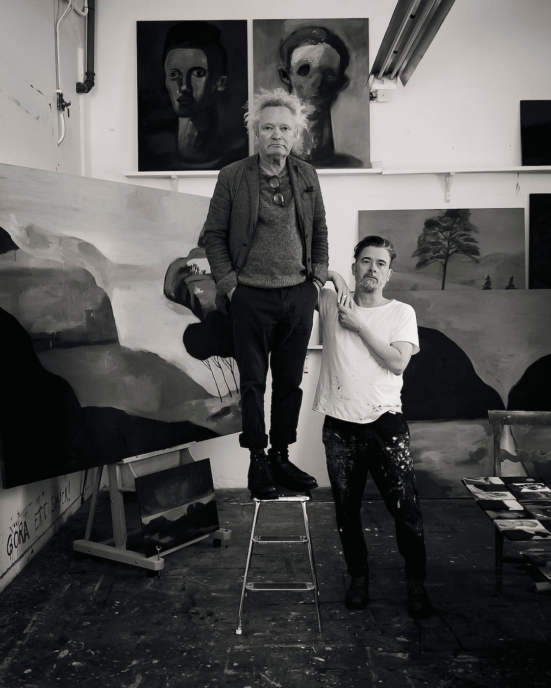 Claes Bondelid Jesper Waldersten in the art studio with paintings on the walls