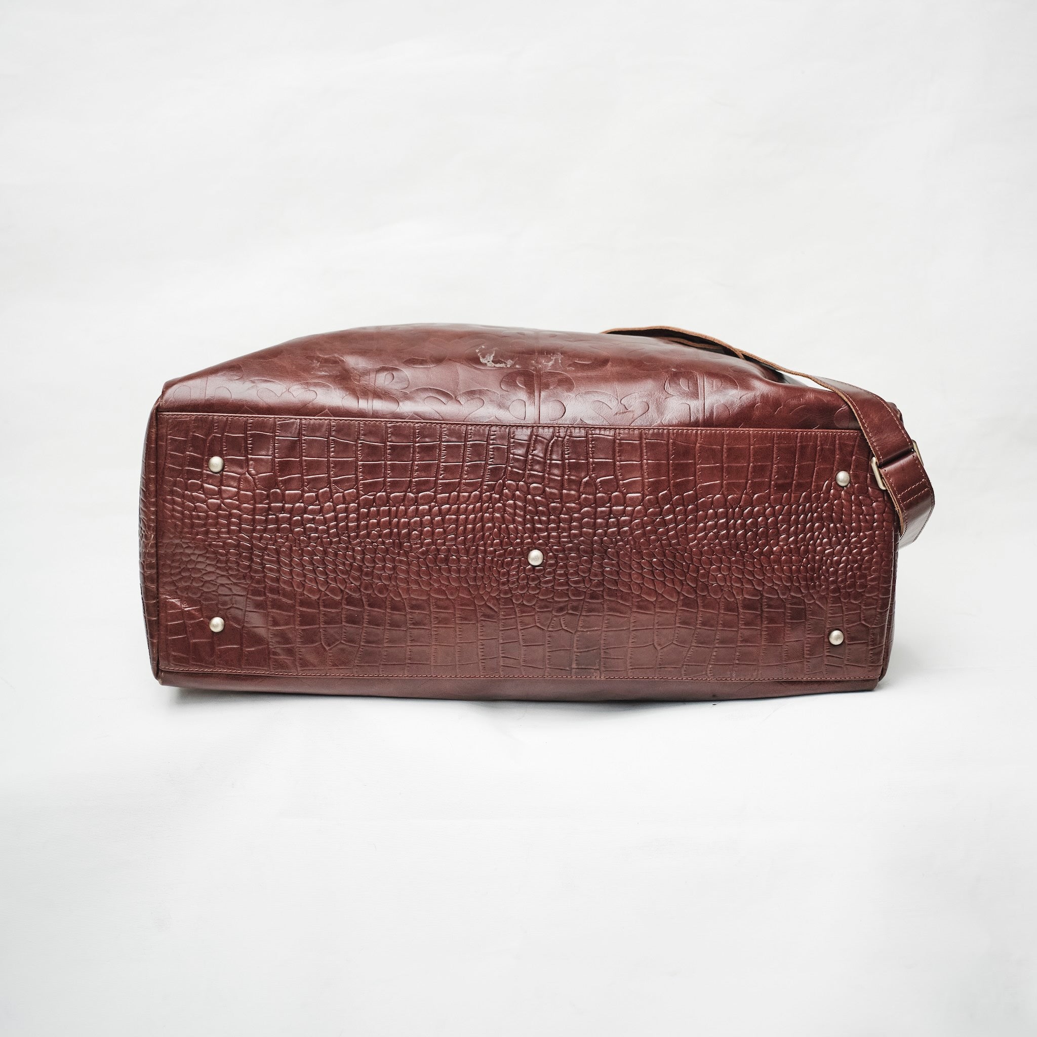 Bum Society leather duffle bag Lucky Brown bottom view color:lucky brown