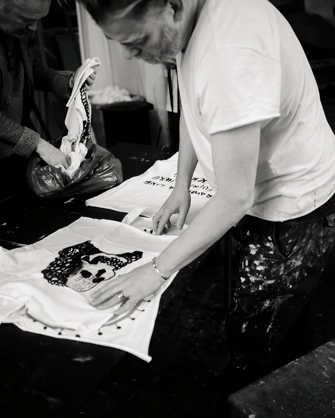 Claes Bondelid Jesper Waldersten reviewing Lady Dead t-shirt print