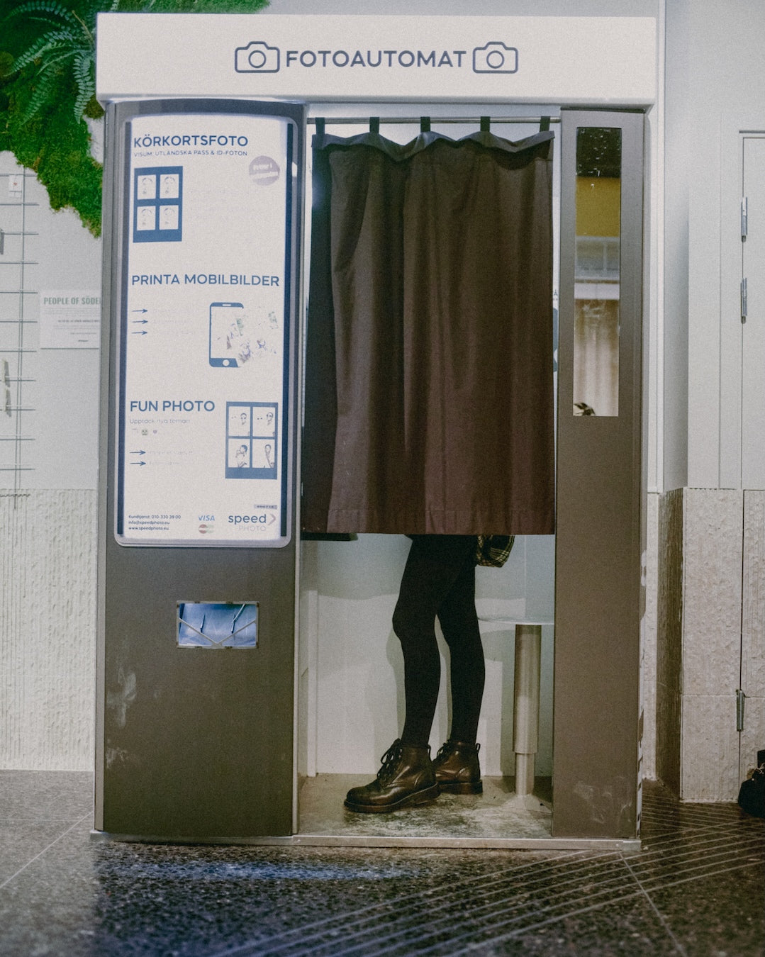 Photobooth session long legs Bum Society boots